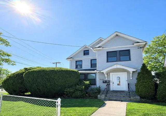 2nd image of 203 Washington Ave, Cedarhurst, NY 11516 | MLS# 984188