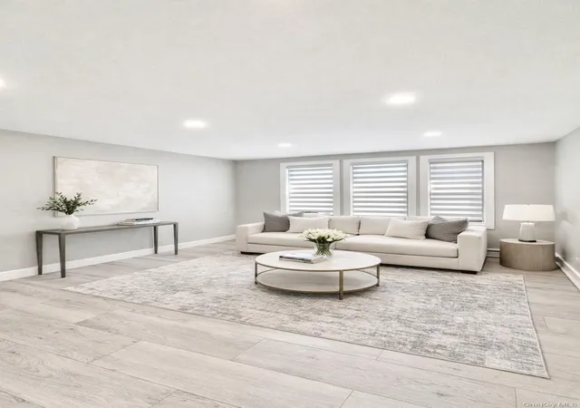 4th image of 203 Washington Ave, Cedarhurst, NY 11516 | MLS# 984188