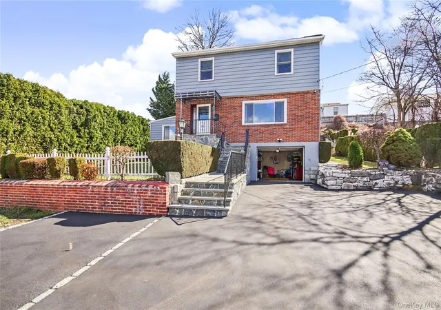 3rd image of 14 Emerald Pl, Yonkers, NY 10703 | MLS# 984223