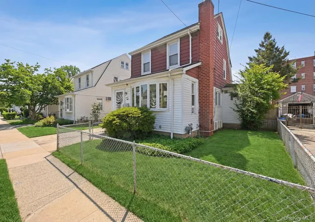 Photo 3 of Sale Pending at 38 Fordham St, Williston Park, NY 11596 | MLS# 984242 | Listing updated on 2026-05-16