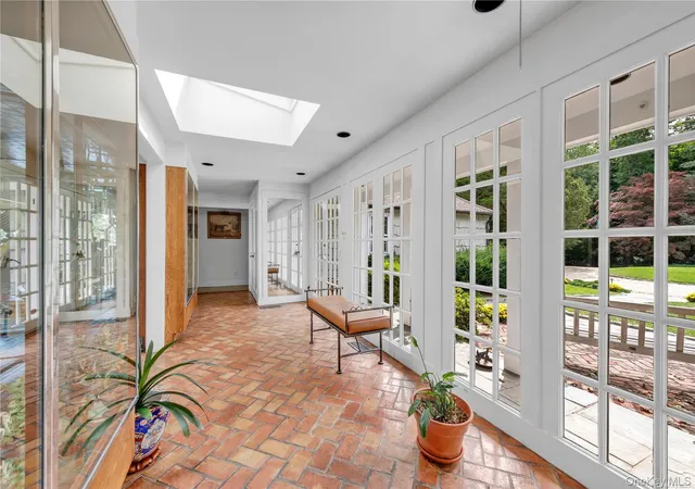 5th image of 120 W Creek Farms Rd, Port Washington, NY 11050 | MLS# 984288