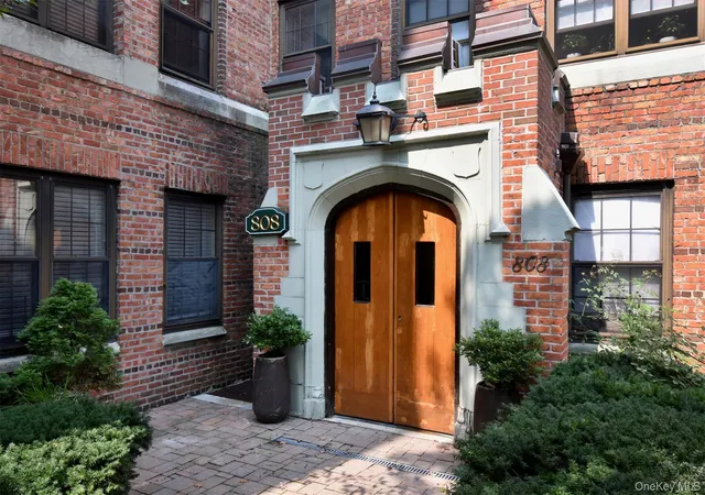 Photo 1 of Condo for sale at 808 Bronx River Rd #4E, Yonkers, NY 10708 | MLS# 984299 | Listing updated on 2026-09-14