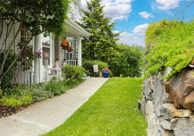 4th image of 114 Hudson Pointe Dr, Poughkeepsie, NY 12601 | MLS# 984346