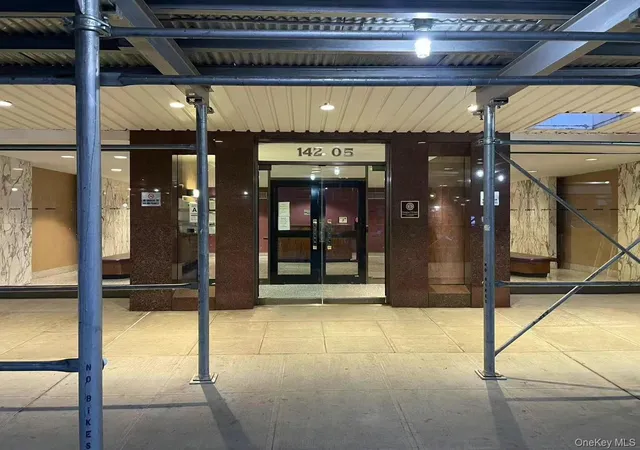 2nd image of 14205 Roosevelt Ave, New York, NY 11354