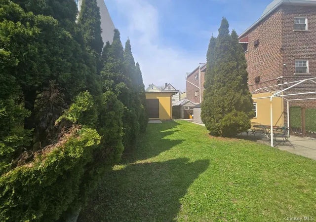 3rd image of 1405 Saint Lawrence Ave, New York, NY 10472 | MLS# 984407