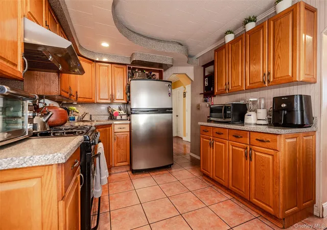 Photo 4 of Single family home for sale at 126 Scranton Ave, Lynbrook, NY 11563 | MLS# 984492 | Listing updated on 2026-08-15