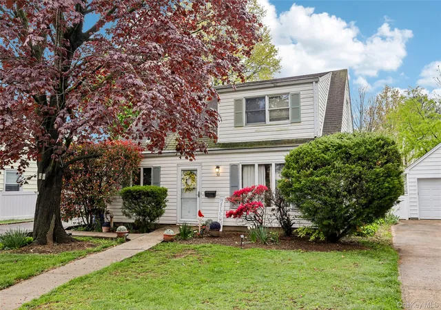 2nd image of 58 Oxford St, Roslyn Heights, NY 11577 | MLS# 984494