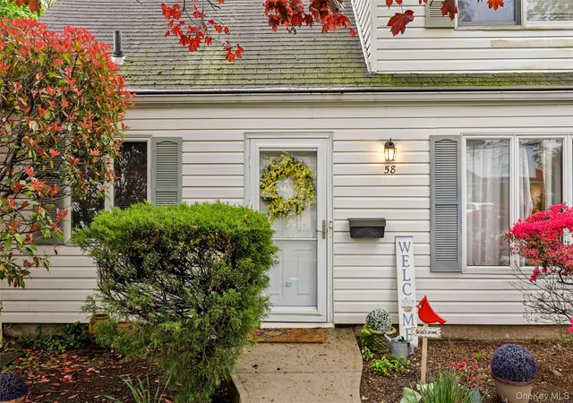 3rd image of 58 Oxford St, Roslyn Heights, NY 11577 | MLS# 984494