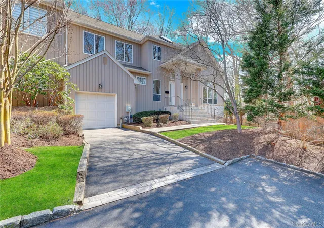 Condo for sale at 26 Stone Gate Ct, Smithtown, NY 11787 | MLS# 984501