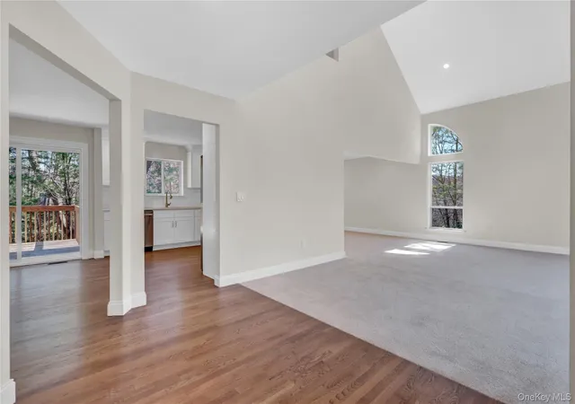 Photo 3 of Condo for sale at 26 Stone Gate Ct, Smithtown, NY 11787 | MLS# 984501 | Listing updated on 2026-10-09
