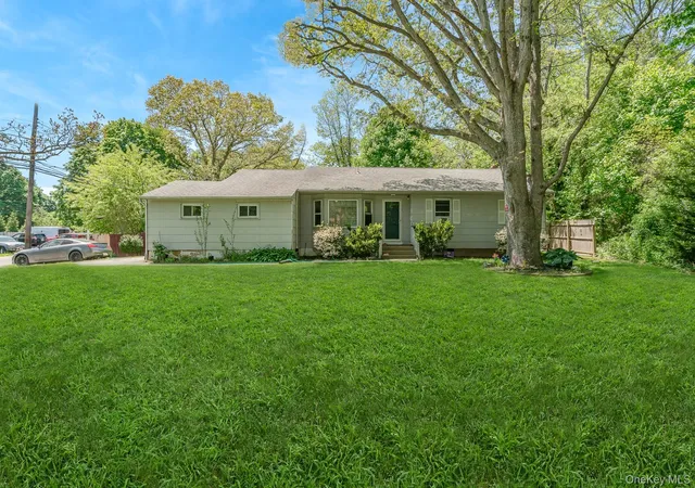 1st image of 103 Gates Ave, Islip, NY 11722 | MLS# 984652