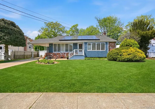 Photo 1 of Sale Pending at 23 Glenwood Ln, Huntington, NY 11743 | MLS# 984671 | Listing updated on 2026-07-28