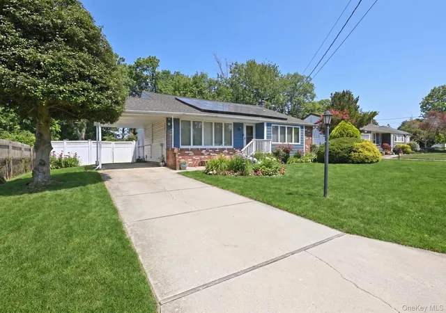 Photo 2 of Sale Pending at 23 Glenwood Ln, Huntington, NY 11743 | MLS# 984671 | Listing updated on 2026-07-28