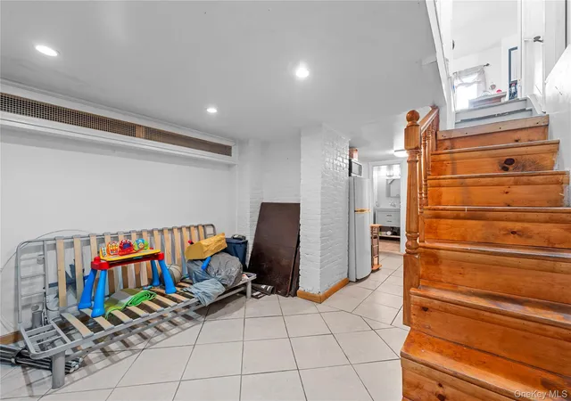 15th image of 122 Buckingham Rd, Yonkers, NY 10701 | MLS# 984758