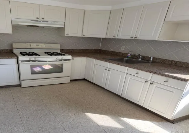 Photo 3 of House for sale at 190 Beach 27th St, Far Rockaway, NY 11691 | MLS# 984845 | Listing updated on 2026-09-06