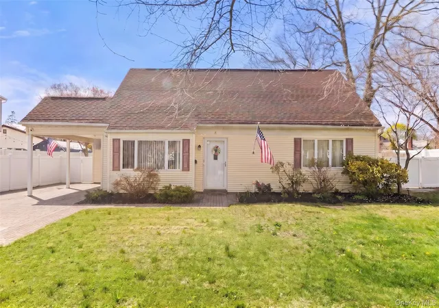 Single family home for sale at 4 Erlwein Ct, Massapequa, NY 11758 | MLS# 984867 | Listing updated on 2026-07-14
