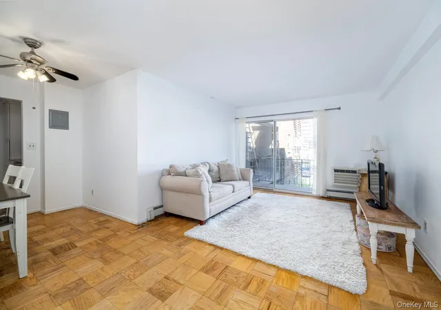 Photo 4 of Sale Pending at 90 S Park Ave #B3, Rockville Centre, NY 11570 | MLS# 984870 | Listing updated on 2026-09-19
