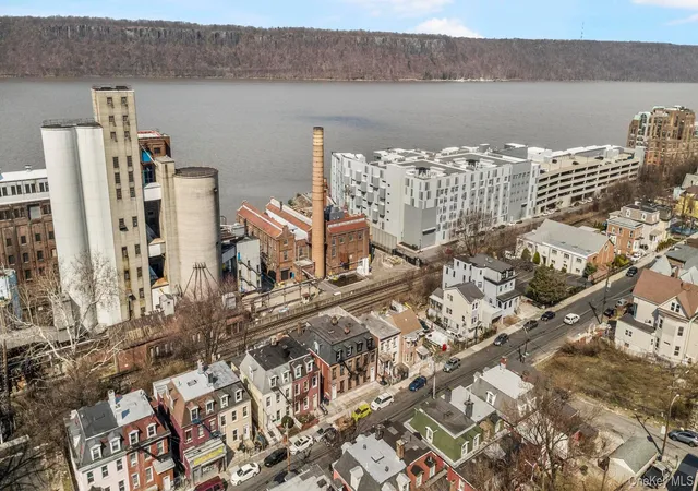 Listing Photo 5 - Condo for sale in building located at 157 Buena Vis Ave, Yonkers, NY 10701