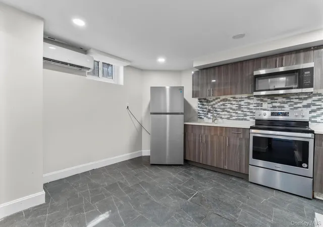 Photo 4 of House for sale at 138 Buena Vista Ave, Yonkers, NY 10701 | MLS# 984932 | Listing updated on 2026-08-06