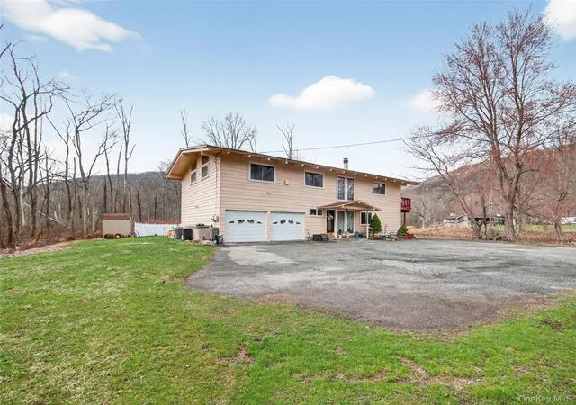 2nd image of 810 Haverstraw Rd, Suffern, NY 10901 | MLS# 984964