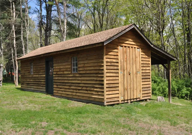Photo 4 of Sale Pending at 550 Browning Rd, Salt Point, NY 12578 | MLS# 984981 | Listing updated on 2026-09-12