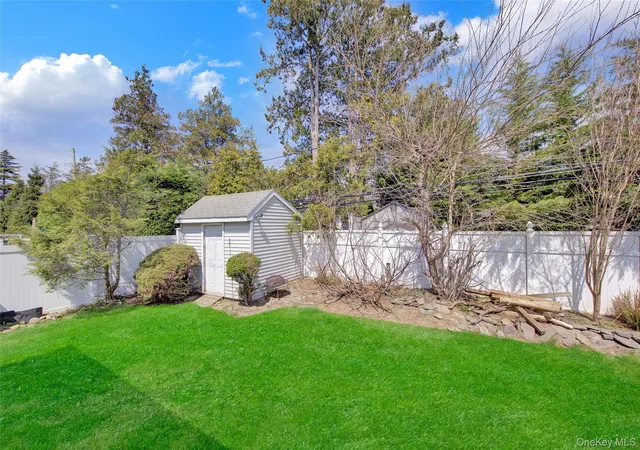 19th image of 16 Amherst Dr, Oyster Bay, NY 11758 | MLS# 984987