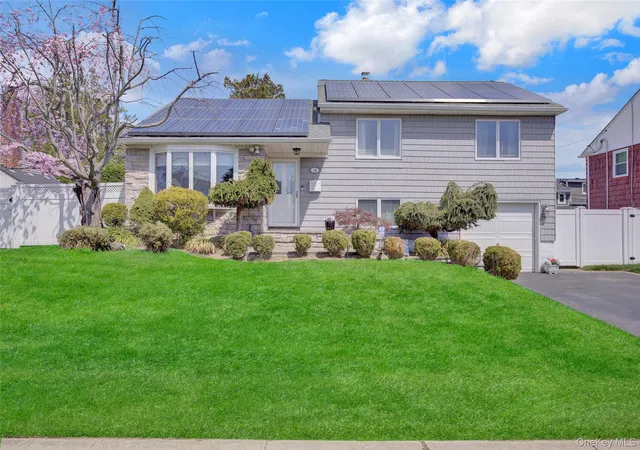 1st image of 16 Amherst Dr, Oyster Bay, NY 11758 | MLS# 984987