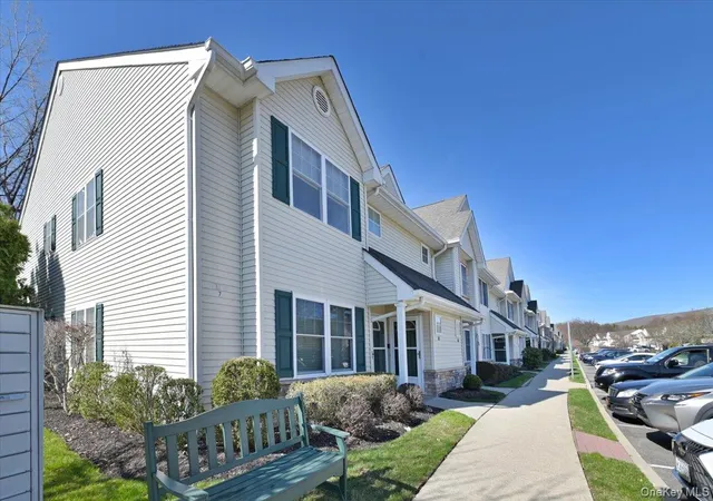 Photo 3 of Condo for sale at 80 Morley Cir, Huntington, NY 11747 | MLS# 984992 | Listing updated on 2026-09-18