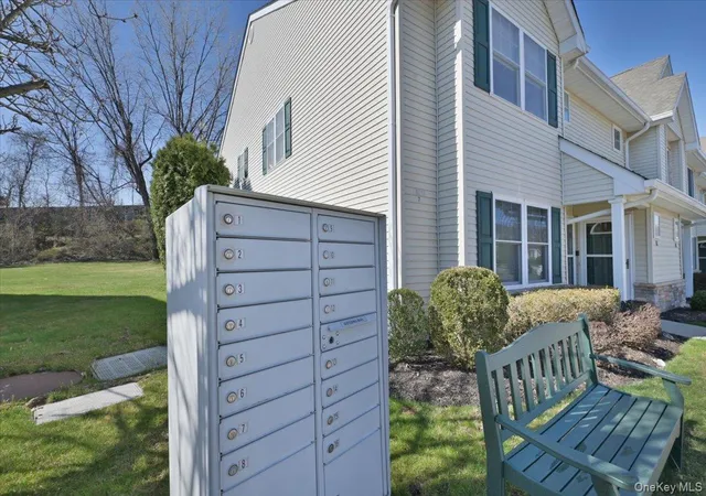 Photo 3 of Condo for sale at 80 Morley Cir, Huntington, NY 11747 | MLS# 984992 | Listing updated on 2026-09-18