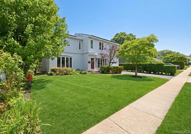 Photo 1 of Sale Pending at 140 North St, Oyster Bay, NY 11560 | MLS# 984993 | Listing updated on 2026-08-06
