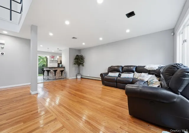 Photo 3 of Sale Pending at 140 North St, Oyster Bay, NY 11560 | MLS# 984993 | Listing updated on 2026-08-06