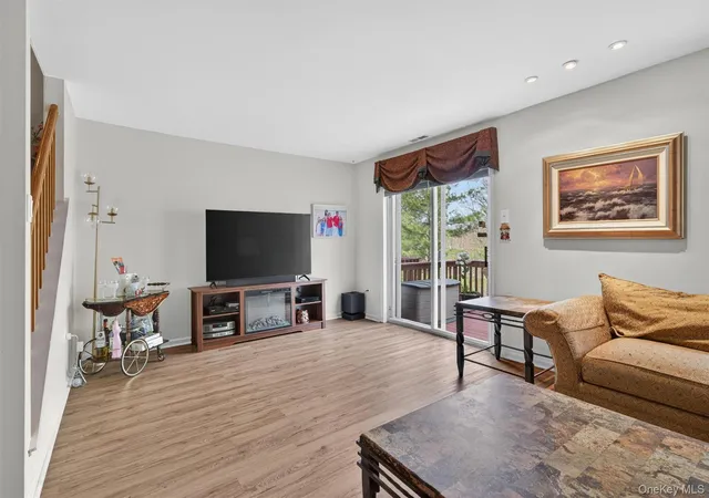 Listing Photo 5 - Condo for sale in building located at 28 Lois Ln, Monroe, NY 10950