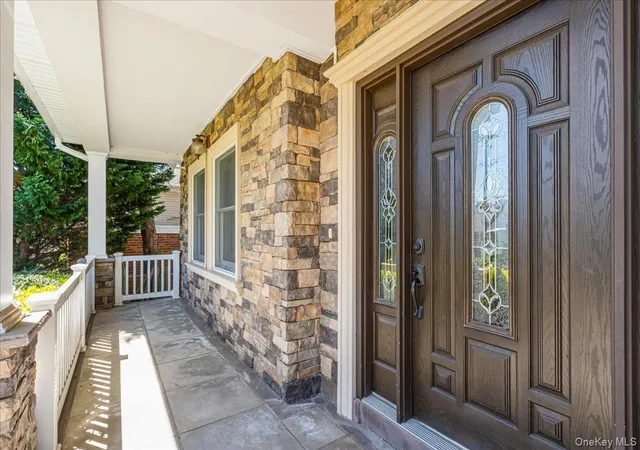 4th image of 39 Coolidge Ave, North Hempstead, NY 11577 | MLS# 985017