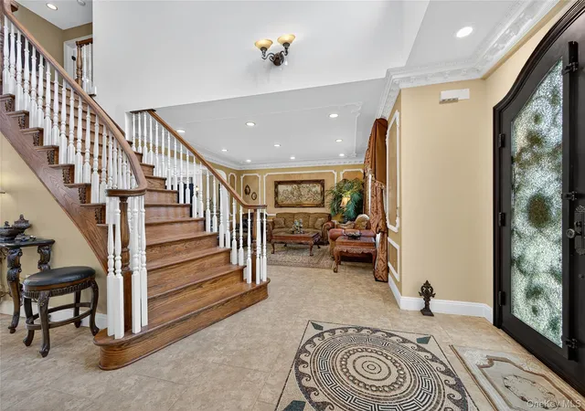 Photo 4 of Sale Pending at 211 Hillturn Ln, North Hempstead, NY 11577 | MLS# 985038 | Listing updated on 2026-08-27