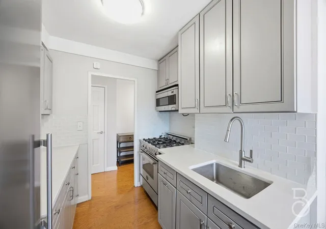 2nd image of 33 43 14th St #10A, Astoria, NY 11106 | MLS# 985064