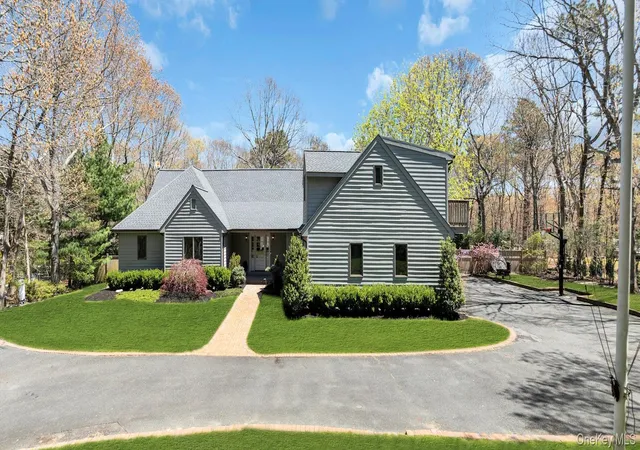 Photo 1 of Single family home for sale at 3 Quail Run, Southampton, NY 11946 | MLS# 985093 | Listing updated on 2026-09-13