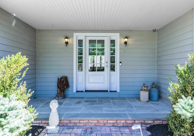 Photo 2 of Single family home for sale at 3 Quail Run, Southampton, NY 11946 | MLS# 985093 | Listing updated on 2026-09-13