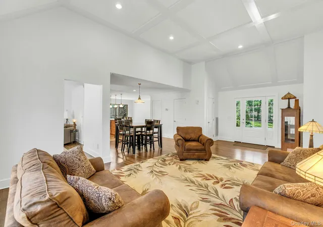 Photo 4 of Single family home for sale at 3 Quail Run, Southampton, NY 11946 | MLS# 985093 | Listing updated on 2026-09-13
