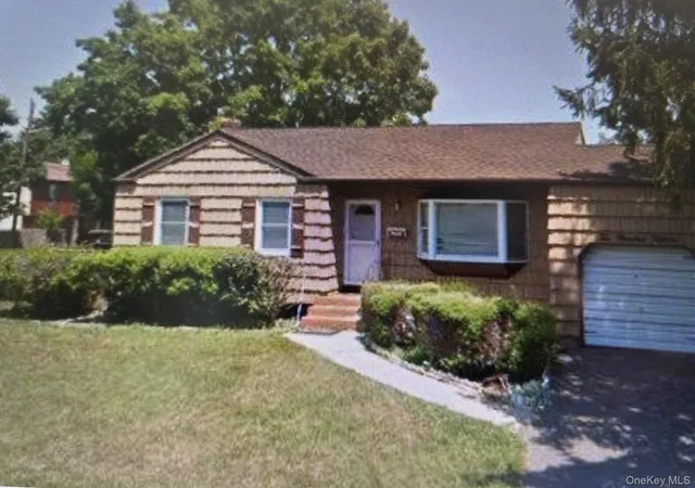 1st image of 215 Lincoln Ave, Islip, NY 11717 | MLS# 985103