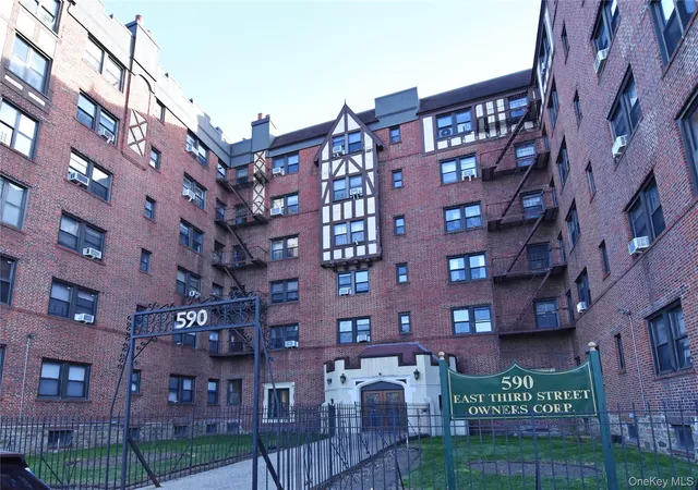Homes for sale in Mount Vernon, NY | 590 E 3rd St #MK, Mount Vernon, NY 10553 | MLS# 985126