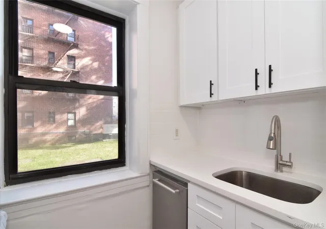 Photo 3 of Sale Pending at 590 E 3rd Street #MK, Mount Vernon, NY 10553 | MLS# 985126 | Listing updated on 2026-05-07