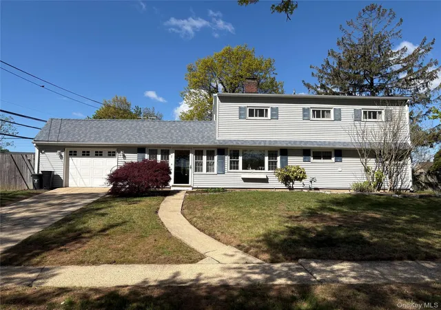 Photo 1 of Sale Pending at 2 Dwarf Ln, Wantagh, NY 11793 | MLS# 985139 | Listing updated on 2026-09-19