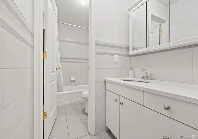 43rd image of 11 Wilsher Dr, Monsey, NY 10952 | MLS# 985174