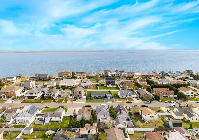 4th image of 33 E Seacrest Ave, Lindenhurst, NY 11757 | MLS# 985183