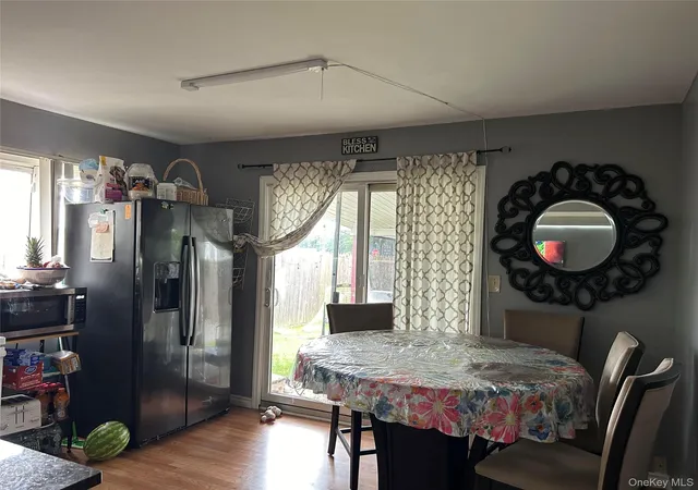 3rd image of 3 Wilson Ct, Oyster Bay, NY 11758 | MLS# 985188