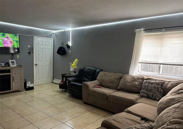 4th image of 3 Wilson Ct, Oyster Bay, NY 11758 | MLS# 985188