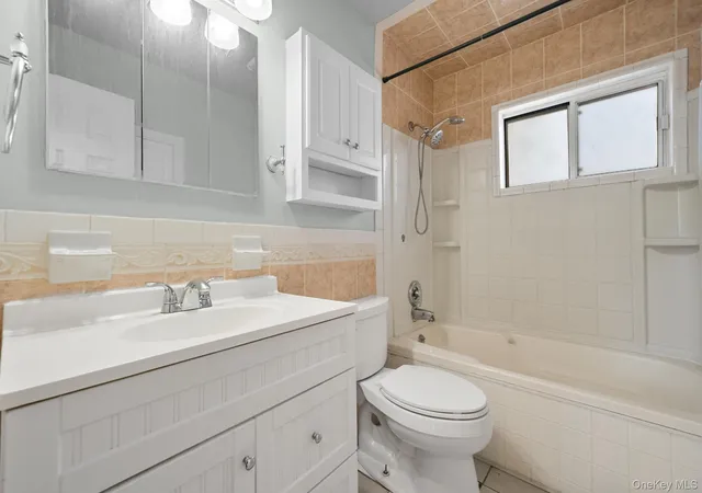 4th image of 1255 Udall Rd, Bay Shore, NY 11706 | MLS# 985277