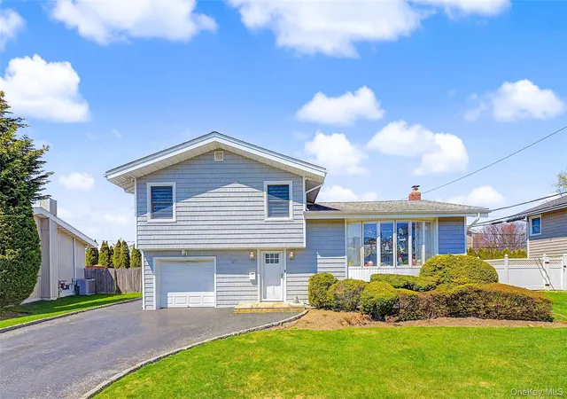 Photo 3 of Single family home for sale at 47 Favorite Ln, Jericho, NY 11753 | MLS# 985298 | Listing updated on 2026-06-21