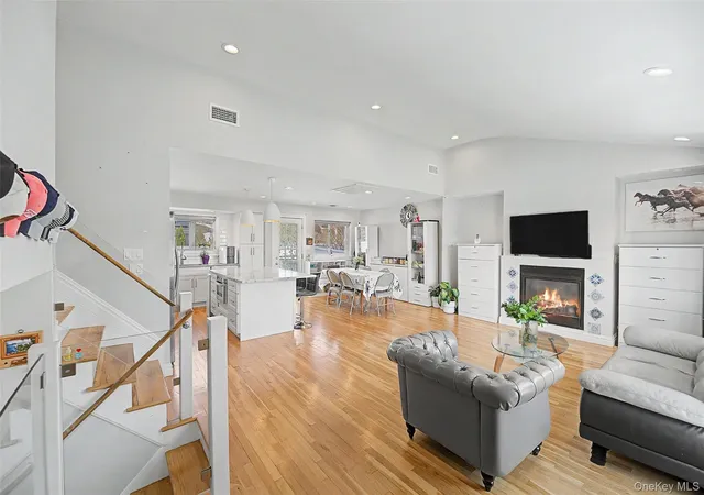 Photo 4 of Single family home for sale at 47 Favorite Ln, Jericho, NY 11753 | MLS# 985298 | Listing updated on 2026-06-21