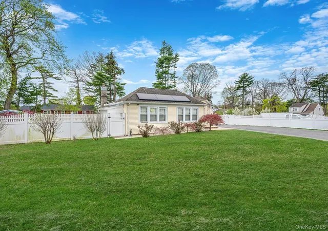2nd image of 122 Mckinley St, Islip, NY 11717 | MLS# 985309